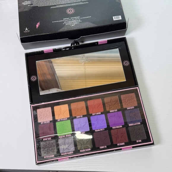 Jeffree Star Gothic Beach Palette - Black and Pink - Picture 2 of 4